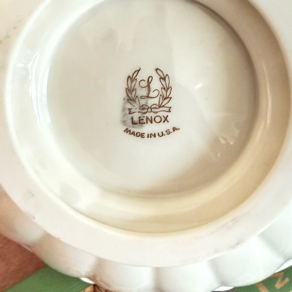 Vintage Lenox Lotus Collection,Gold Mark 8" Footed Creamy White Serving Bowl - Picture 7 of 7